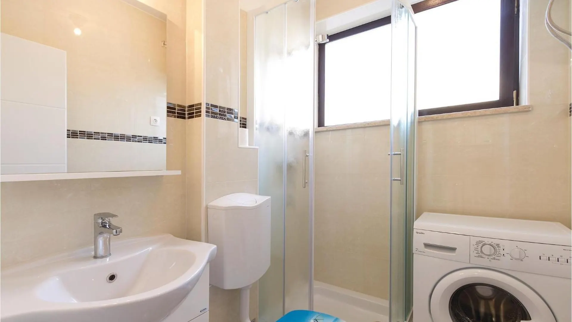Gorgeous Apartment In Fazana With Kitchen Croácia